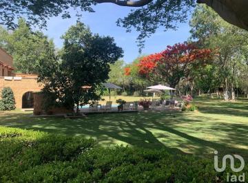 Casa · 458m² · 6 Recámaras · 10 Estacionamientos · Se Vende Quinta Amueblada en Zacualpan de Amilpas