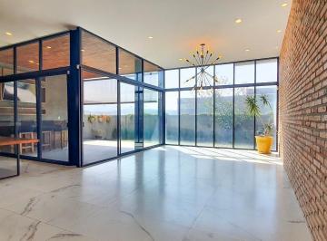 Casa · 357m² · 3 Recámaras · 3 Estacionamientos · Casa en Venta en Altozano, Nuevo Querétaro