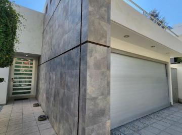 Casa · 419m² · 4 Recámaras · 6 Estacionamientos · Residencia Amueblada en Renta en Lago Nogal