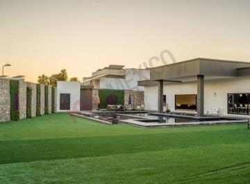 Casa · 580m² · 4 Recámaras · Casa en Fraccionamiento Misiones de Los Lagos