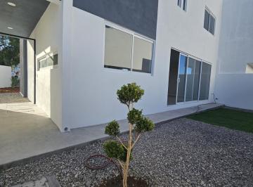 Casa · 190m² · 4 Recámaras · 2 Estacionamientos · Casa en Fraccionamiento Grand Juriquilla