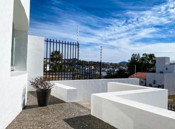 Casa · 215m² · 3 Recámaras · 2 Estacionamientos · Casa en Venta en Real de Juriquilla Cerca de La Casa Club