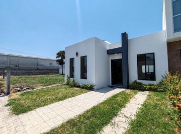 Casa · 94m² · 2 Recámaras · 1 Estacionamiento · Casa en Venta de Una Planta en Conjunto Habitacional Tinajitas Medellín Veracruz