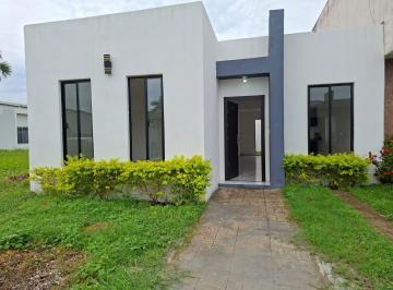 Casa · 94m² · 2 Recámaras · 1 Estacionamiento · Casa en Venta de Una Planta en Conjunto Habitacional Tinajitas Medellín Veracruz