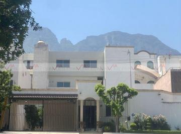 Casa · 199m² · 3 Recámaras · 2 Estacionamientos · Casa en Venta en Monterrey