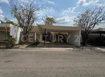 Casa · 233m² · 3 Recámaras · 2 Estacionamientos · Casa en Venta en Cholul, Mérida