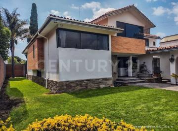 Casa · 530m² · 5 Recámaras · 3 Estacionamientos · Venta de Casa en Campestre El Paraíso en Zavaleta