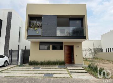 Casa · 232m² · 3 Recámaras · 2 Estacionamientos · Casa en Venta en Parques Vallarta Solares