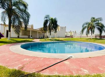 Casa en condominio de 2 habitaciones, Xochitepec · Casa de Dos Niveles con Alberca en Área Común y Seguridad 24 Hrs