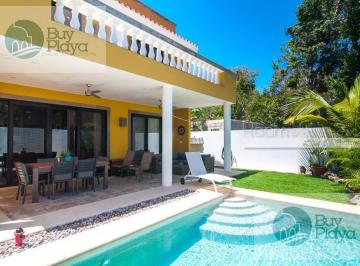 Casa · 245m² · 4 Recámaras · 1 Estacionamiento · House in Playa del Carmen