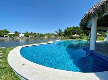 Casa · 420m² · 3 Recámaras · 2 Estacionamientos · Casa Amueblada en Venta con Alberca en Tai Tai Residencial Medellín Veracruz