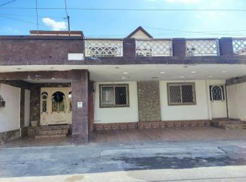 Casa · 240m² · 6 Recámaras · Casa Sola en Venta en Lomas de Lourdes, Saltillo, Coahuila