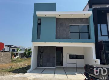 Casa · 162m² · 3 Recámaras · 2 Estacionamientos · Casa Nueva en Venta en Residencial Toscana Tapachula Chiapas