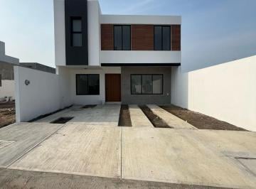 Casa · 176m² · 3 Recámaras · 2 Estacionamientos · Casa en Lomas del Dorado