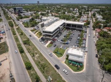 Local comercial , Cancún · Local Comercial Renta Cancun Av Huayacan con Alamos $550 m²