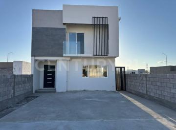 Casa · 165m² · 3 Recámaras · 2 Estacionamientos · Se Vende Casa en Fraccionamiento Cerrada San Jose en Cd. Cuauhtemoc, Chih.