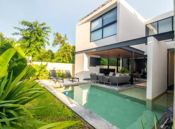 Casa de 4 habitaciones, Mérida · Casa de 4 Recamaras y Alberca en Privada Residencial Zona Country, Mérida