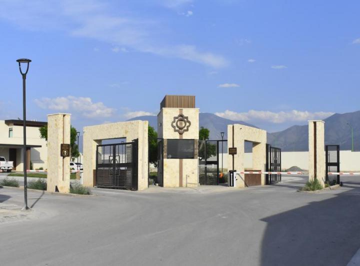 Acceso principal · Terrenos Residenciales | Hacienda El Milagro