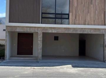 Casa · 350m² · 3 Recámaras · 2 Estacionamientos · Lgm Casa en Venta Las Esmeraldas Residencial