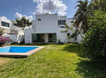 Casa · 231m² · 3 Recámaras · 4 Estacionamientos · Casa en Venta en Conkal, Palmas Real, 630 m²