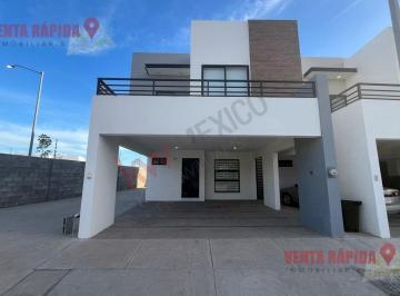 Casa · 181m² · 3 Recámaras · 3 Estacionamientos · Casa en Fraccionamiento Zona Dorada