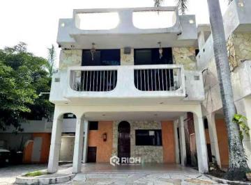 Villa · 6 Recámaras · 2 Estacionamientos · Villa en Renta Colonia Fray Andres de Olmos Tampico