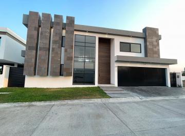 Casa · 574m² · 5 Recámaras · 3 Estacionamientos · Casa en Punta Tiburón Marina y Golf