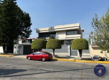 Casa de 4 habitaciones, Naucalpan de Juárez · Espectacular Casa con Alberca en Satélite Circuito Economistas