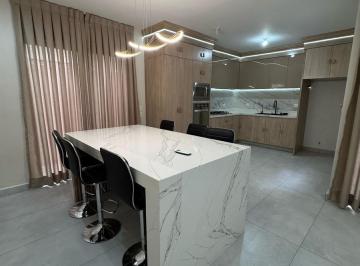 Casa · 220m² · 3 Recámaras · 2 Estacionamientos · Renta de Casa en Lumina Zona Dominio Cumbres