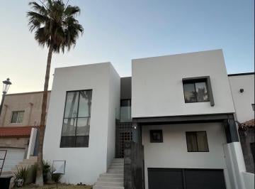 Casa · 561m² · 3 Recámaras · 2 Estacionamientos · Casa en Venta en Frac. Haciendas del Valle