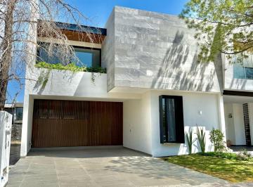 Casa de 4 habitaciones, León · Casa con 4 Recámaras y 400 m² de Terreno en Venta, La Campiña del Bosque