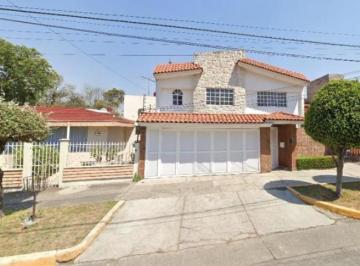 Casa de 6 habitaciones, Naucalpan de Juárez · Casa en Cuidad Satelite Mariano Azuelo en Venta Hipotecario