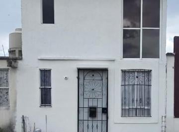 Casa · 86m² · 3 Recámaras · 1 Estacionamiento · Casa en Venta en Fracc. Paseos San Martín, Toluca, Edo. México