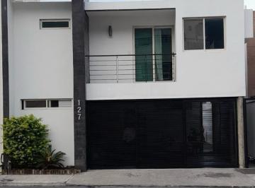 Casa · 197m² · 3 Recámaras · 2 Estacionamientos · Casa en Venta en Cumbres Elite 8 Sector