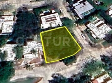 Terreno / Lote · 838m² · Terreno en Venta en Yucatán Country Club, Mérida, Yucatán