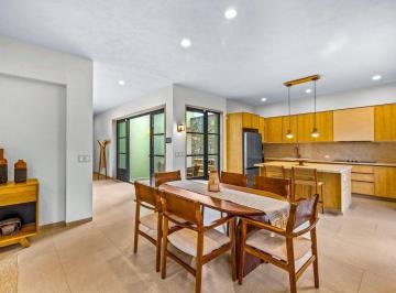 ff527c27b98193c56acdc54921ae0d8c6b234bf9134b9428637d7ec7c00bef0e · Casa en Venta en San Miguel, Diseño Moderno y Rooftop, a Minutos del Centro