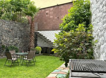 Casa · 530m² · 6 Recámaras · 8 Estacionamientos · "Casa en Venta con Jardín y Alberca en La Zona de Los Fuerte