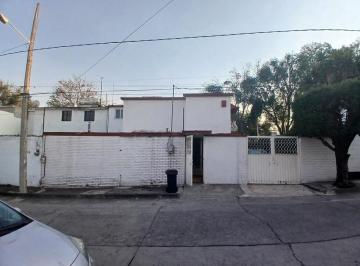 Casa de 4 habitaciones, Naucalpan de Juárez · Excelente Opcion Para Remodelar, Casa con Dos Frentes, 4 Recamaras.