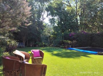 Casa en condominio · 250m² · 4 Recámaras · 2 Estacionamientos · Casa en Renta Compartida con Alberca en Valle de Bravo