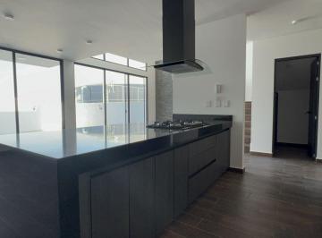Casa en condominio de 4 habitaciones, El Marqués · Casa de 3 Niveles con Rooftop y Jardín en Zibatá