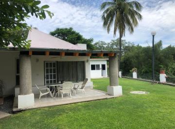 Casa de 4 habitaciones, Xochitepec · Casa en Venta o Renta en un Nivel en Colinas de Santa Fe en Xochitepec, Morelos