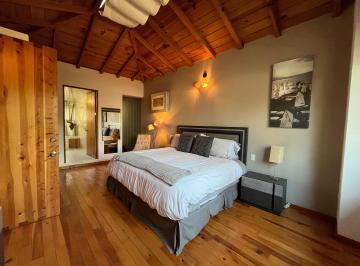Casa de 4 habitaciones, Valle de Bravo · Casa en Venta en Avandaro