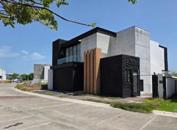 Casa · 351m² · 3 Recámaras · 2 Estacionamientos - Maver Bienes Raices · Casa en Venta en Punta Tiburon, El Lujo y La Comodidad Lo Tiene y Mas