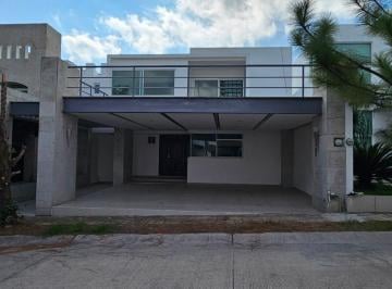 Casa de 3 habitaciones, León · Casa en Venta en Lomas de Gran Jardín con Amplios Espacios y Terraza