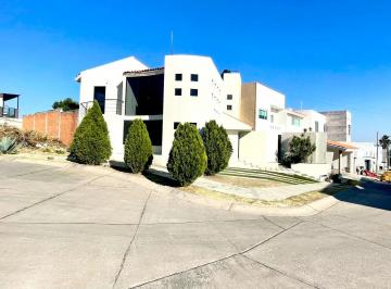 Casa de 3 habitaciones, León · Casa en Venta en Gran Jardín, con 3 Recámaras y Cochera Para 4 Autos
