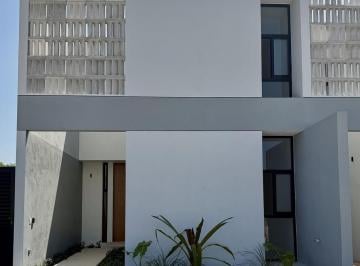 Casa · 140m² · 3 Recámaras · 2 Estacionamientos · Townhouse en Venta en Mérida, Temozón, Veranda Entrega Inmediata