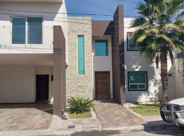 Casa de 4 habitaciones, Saltillo · Hermosa Residenciaven Venta Al Norte de Saltillo