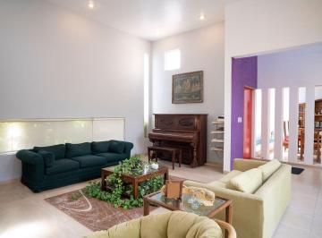 Casa · 353m² · 4 Estacionamientos · Casa con 353 m² Superficie de Terreno en Venta, El Refugio