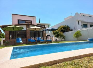 Casa en condominio de 4 habitaciones, Celaya · Praderas de La Hacienda: Gran Casa Campestre con Amplio Terreno y Alberca