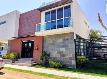 Casa · 317m² · 4 Recámaras · 2 Estacionamientos · Casa en Venta en Valle Imperial